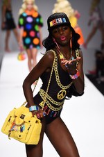 モスキーノ 2015年春夏コレクション - キュートでバブリー！バービーガールの世界へようこそ｜写真61