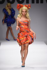 モスキーノ 2015年春夏コレクション - キュートでバブリー！バービーガールの世界へようこそ｜写真85