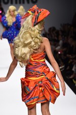 モスキーノ 2015年春夏コレクション - キュートでバブリー！バービーガールの世界へようこそ｜写真87