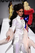 モスキーノ 2015年春夏コレクション - キュートでバブリー！バービーガールの世界へようこそ｜写真94