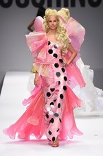 モスキーノ 2015年春夏コレクション - キュートでバブリー！バービーガールの世界へようこそ｜写真98