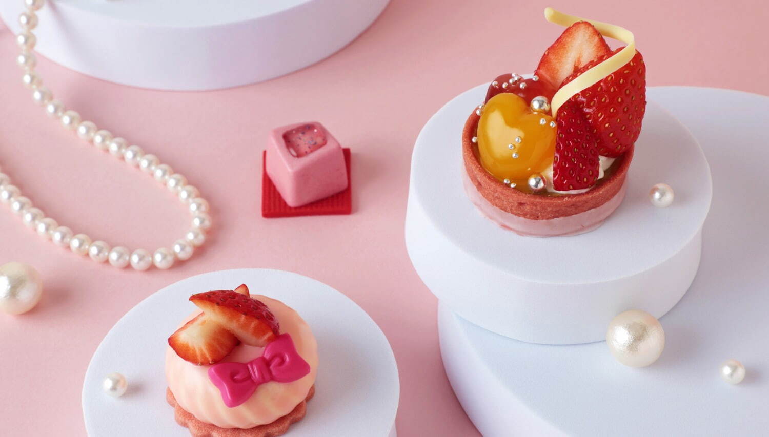 リーガロイヤルホテル(大阪)のいちごアフタヌーンティー、ハンドバッグ型ケーキや口紅風チョコ|写真2