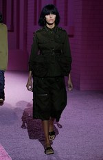 マーク ジェイコブス 2015年春夏コレクション - モダンな遊び心で飾られたクラシカルなミリタリー｜写真25