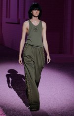 マーク ジェイコブス 2015年春夏コレクション - モダンな遊び心で飾られたクラシカルなミリタリー｜写真32