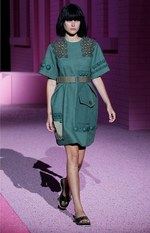 マーク ジェイコブス 2015年春夏コレクション - モダンな遊び心で飾られたクラシカルなミリタリー｜写真53