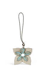 フルラの”春色”レディースバッグ、メタルハンドルの上品ハンドバッグや2WAY台形クラッチ｜写真21