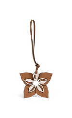 フルラの”春色”レディースバッグ、メタルハンドルの上品ハンドバッグや2WAY台形クラッチ｜写真20