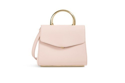 フルラの”春色”レディースバッグ、メタルハンドルの上品ハンドバッグや2WAY台形クラッチ