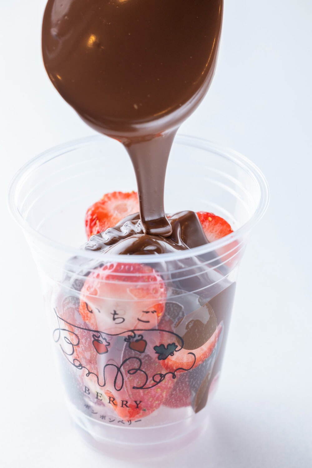 “いちご飴100粒”使用の限定パフェ、苺スイーツ専門店「いちごBonBonBerry 熱海ハウス」で｜写真3