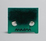 マルニ24年クリスマスレザーグッズ、カラーブロックの三つ折り財布＆目玉ぱっちりiPhoneケース｜写真6