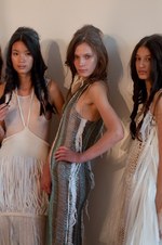 スーパーフェミニンなニットドレス、クレイグ ローレンス(Craig Lawrence)の2011年春夏コレクション｜写真6