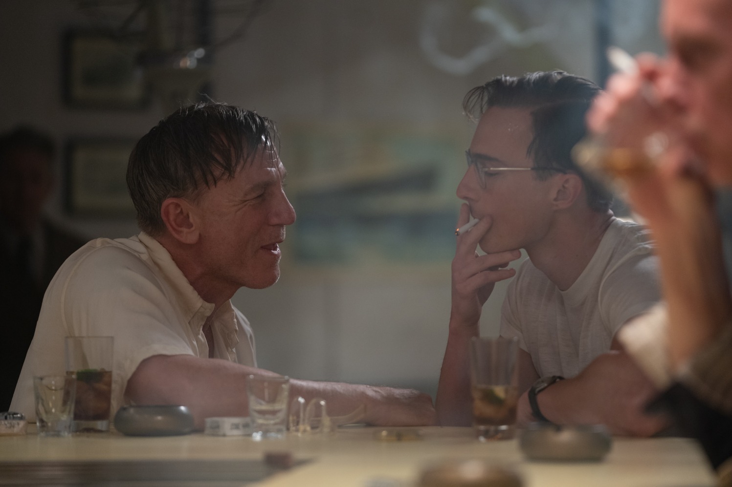 洋画｜映画『クィア／QUEER』ダニエル・クレイグ×ルカ・グァダニーノ、孤独な元駐在員と美青年の恋