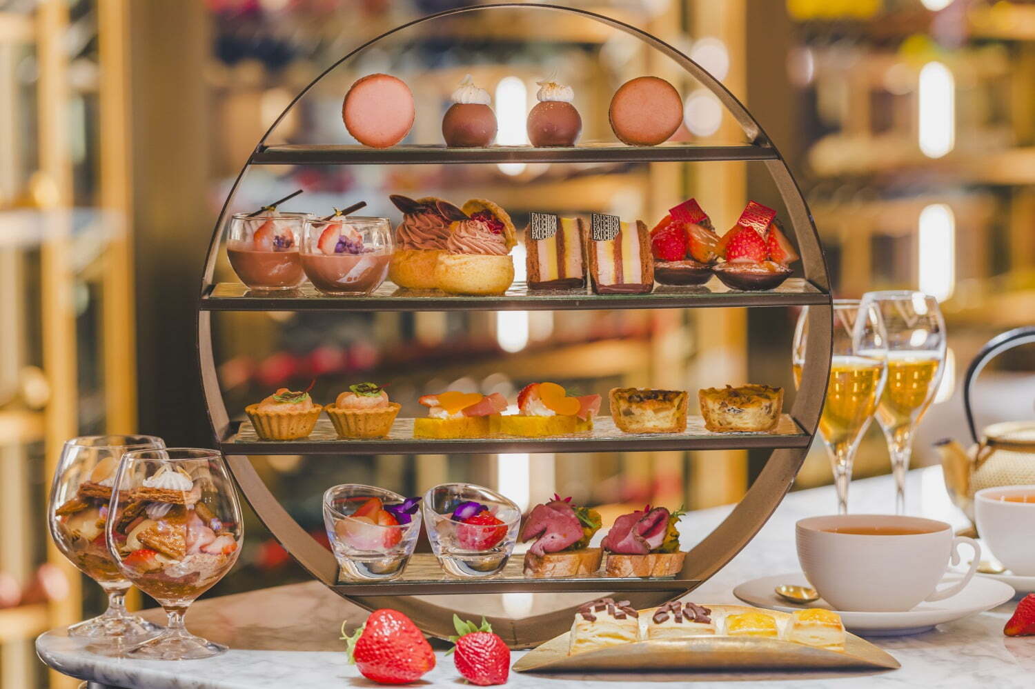 パフェ｜フォションホテル京都のバレンタインアフタヌーンティー“アールグレイ香る”あまおう苺×チョコタルト