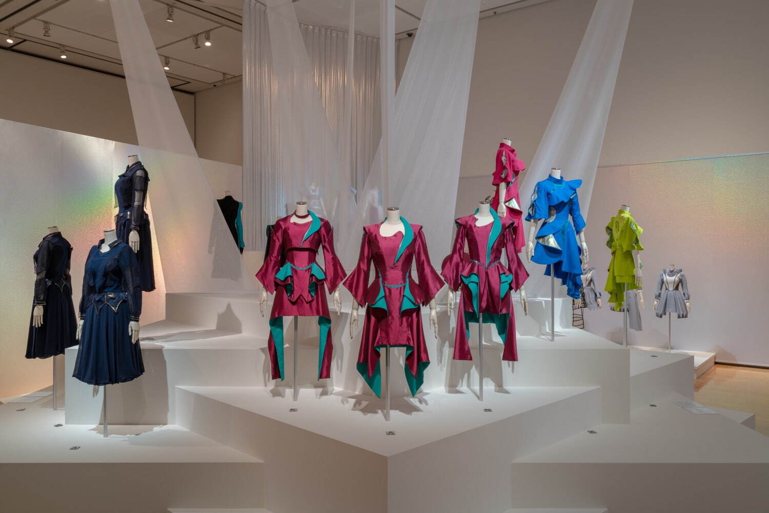 「Perfume COSTUME MUSEUM」展示風景(兵庫県立美術館、2023年)
Photo: OMOTE Nobutada