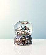 伊勢丹新宿店にスノードーム集結、雪が舞うクリスマスの街＆回転式メリーゴーランド｜写真2