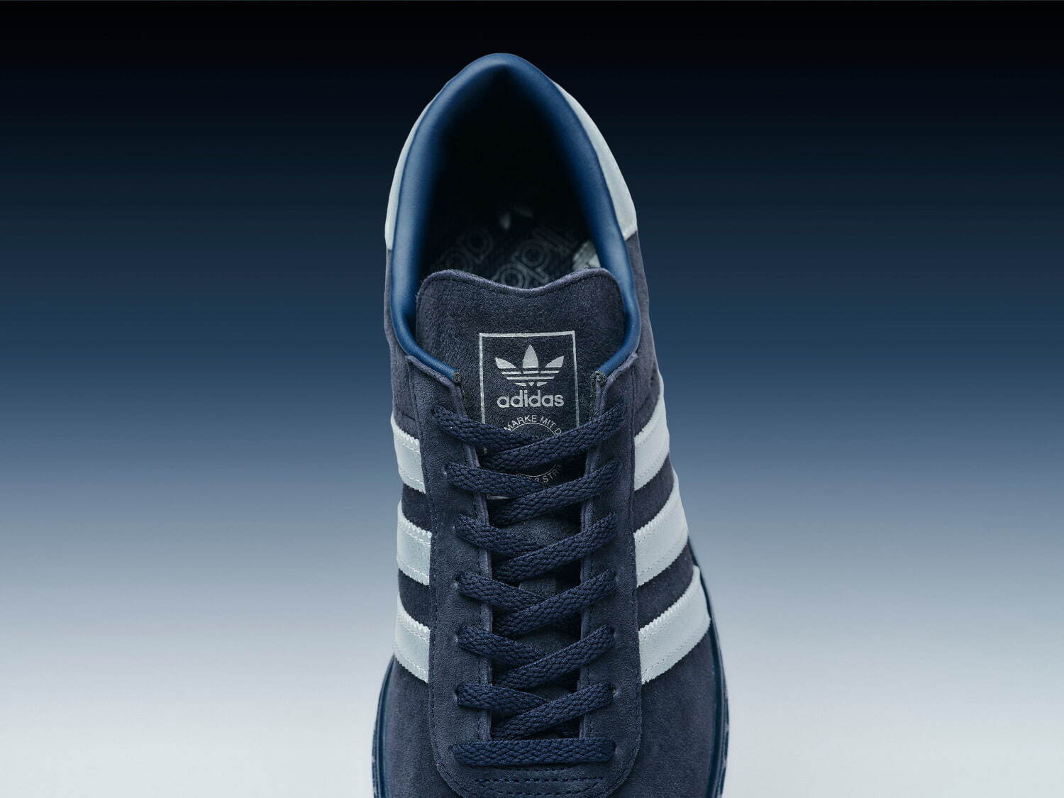 adidas☆ハンブルグ スリーストライプス ネイビー アディダスのスニーカー「ハンブルク」上品ネイビー×シルバーの