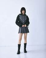 タナカダイスケ×ステュディオスのコラボ第2弾、煌めくビジューをプリントしたフーディーなど｜写真7