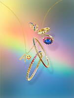 カドー24年クリスマスのおすすめジュエリー、虹色ピアスや“オバケ”モチーフのパールジュエリー｜写真1