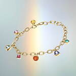 カドー24年クリスマスのおすすめジュエリー、虹色ピアスや“オバケ”モチーフのパールジュエリー｜写真5