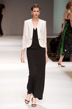 ジュンアシダ(jun ashida)、2011年春夏コレクションを発表｜写真0