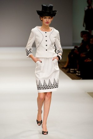ジュンアシダ(jun ashida)、2011年春夏コレクションを発表｜写真1