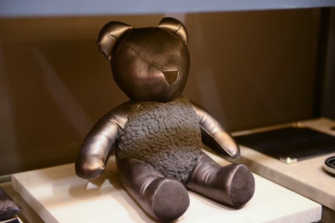 アレキサンダー ワン、伊勢丹新宿で期間限定ストア - デザイナー私物の特別展示も｜写真35