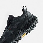 ニューバランス“赤い点”入りNロゴの黒メンズスニーカー、米ディストリクト ビジョンとコラボ｜写真2