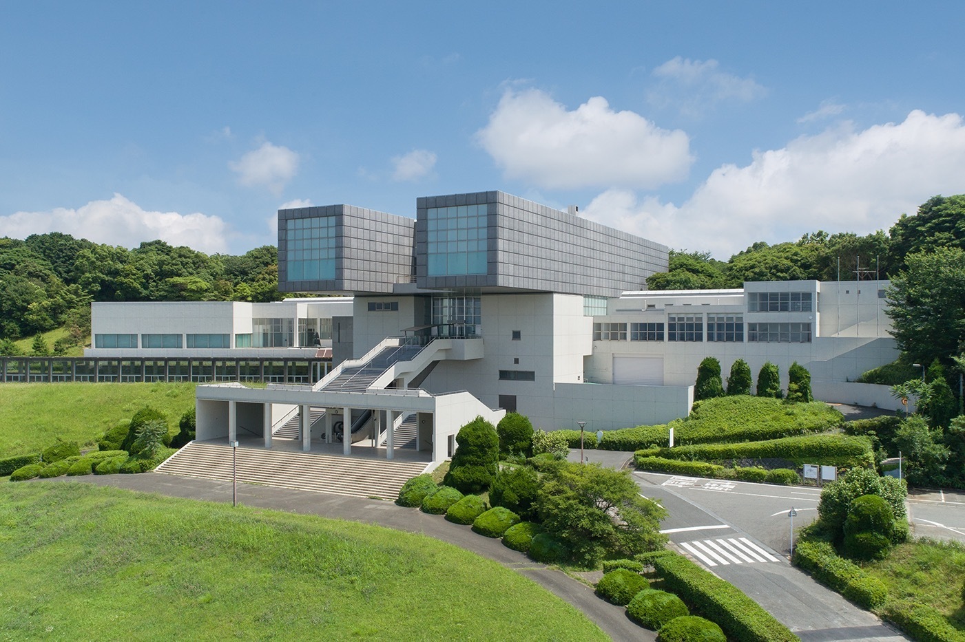 建築家｜磯崎新“九州で手がけた初期建築”を紹介する展覧会「磯崎新の原点」北九州市立美術館 本館で