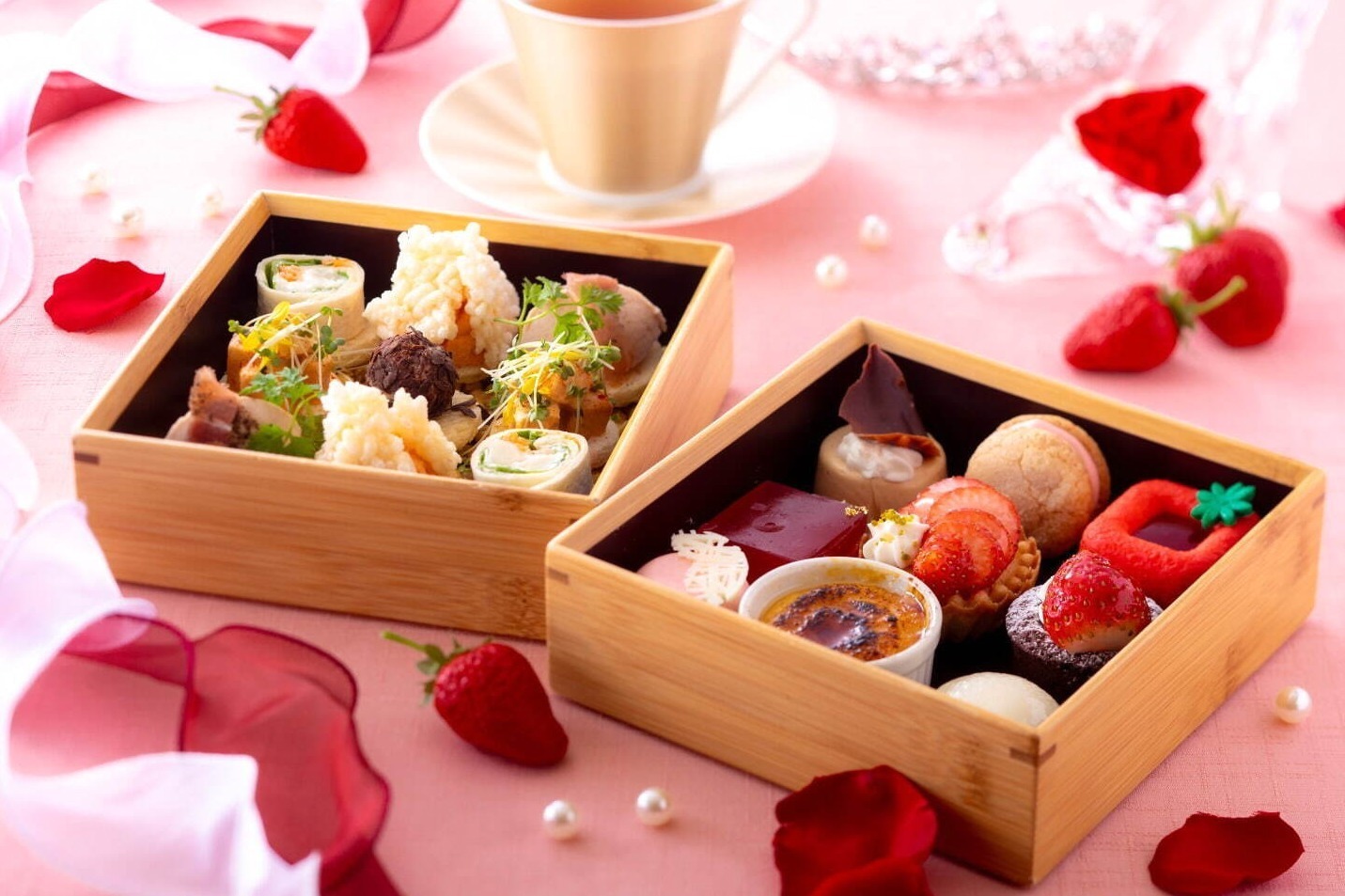 リーガロイヤルホテル京都“重箱スタイル”の苺アフタヌーンティー、パンケーキ重ねの贅沢苺パフェも