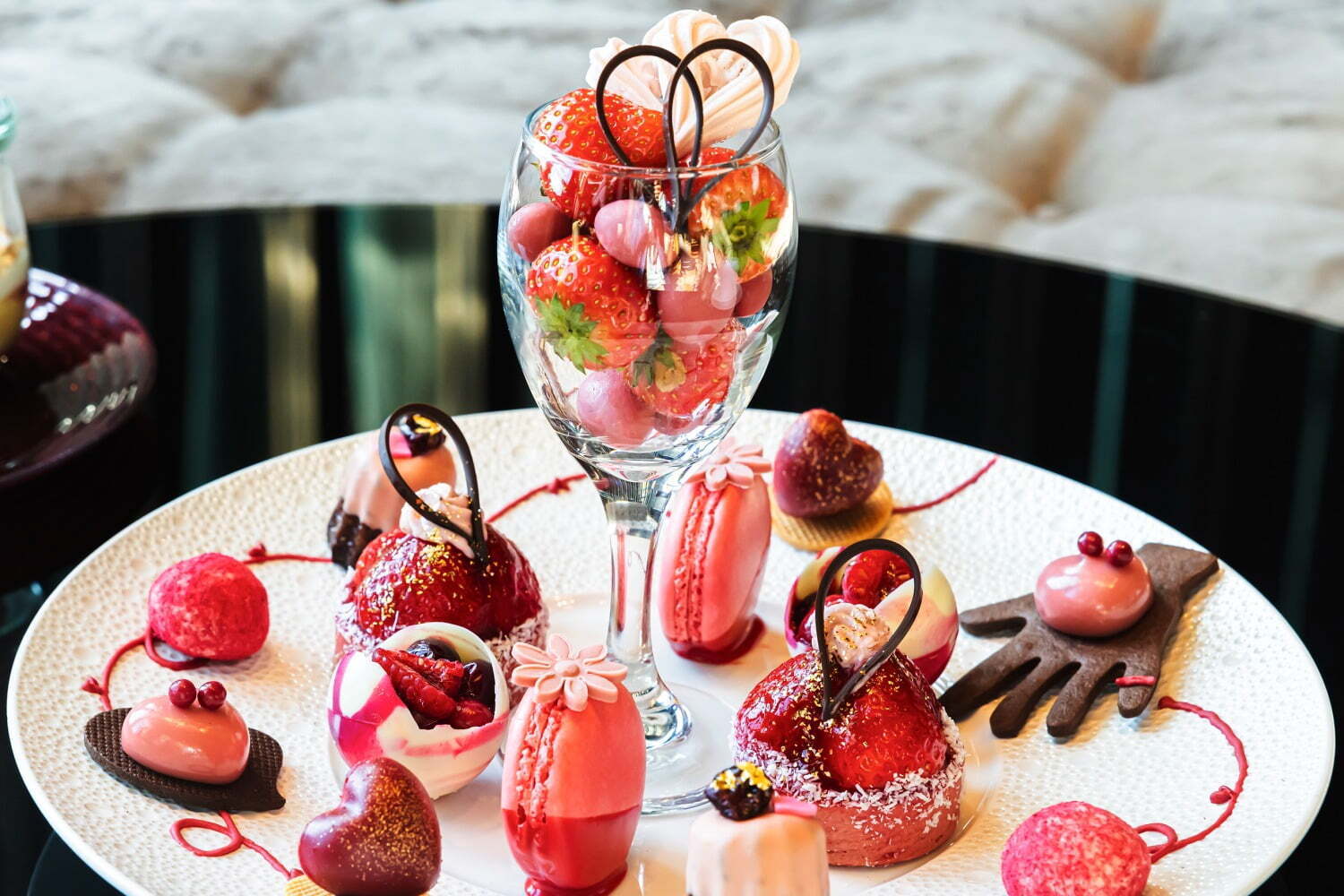 チーズ｜ザ・プリンスギャラリー 東京紀尾井町の苺アフタヌーンティー、真っ赤な苺タルトやハート型チョコムース