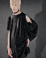 ジョン ローレンス サリバン“双頭の蛇”着想ダブルスリーブトップス＆2股デザインのベルトなど小物も｜写真15