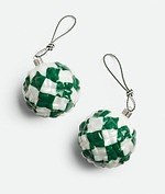 ボッテガ・ヴェネタ24年クリスマス、鮮やかチェックやうねりボーダーのガラス製オーナメント｜写真2