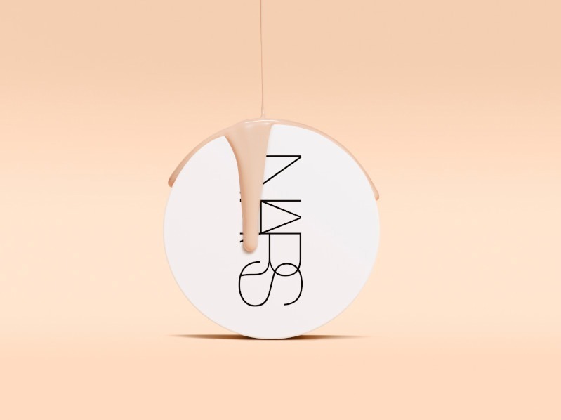 NARS25年春ベースメイク“光でカバー”美容液仕立てのクッションファンデ、塗った瞬間満ちる潤い｜写真3