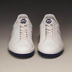 ダンヒル“立体ラバーロゴ”のメンズスニーカー、ホワイトレザーにコントラストカラーをプラス｜写真2