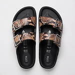 ビルケンシュトック 1774の“巳年”サンダル、パイソン柄入りレザーストラップで｜写真2