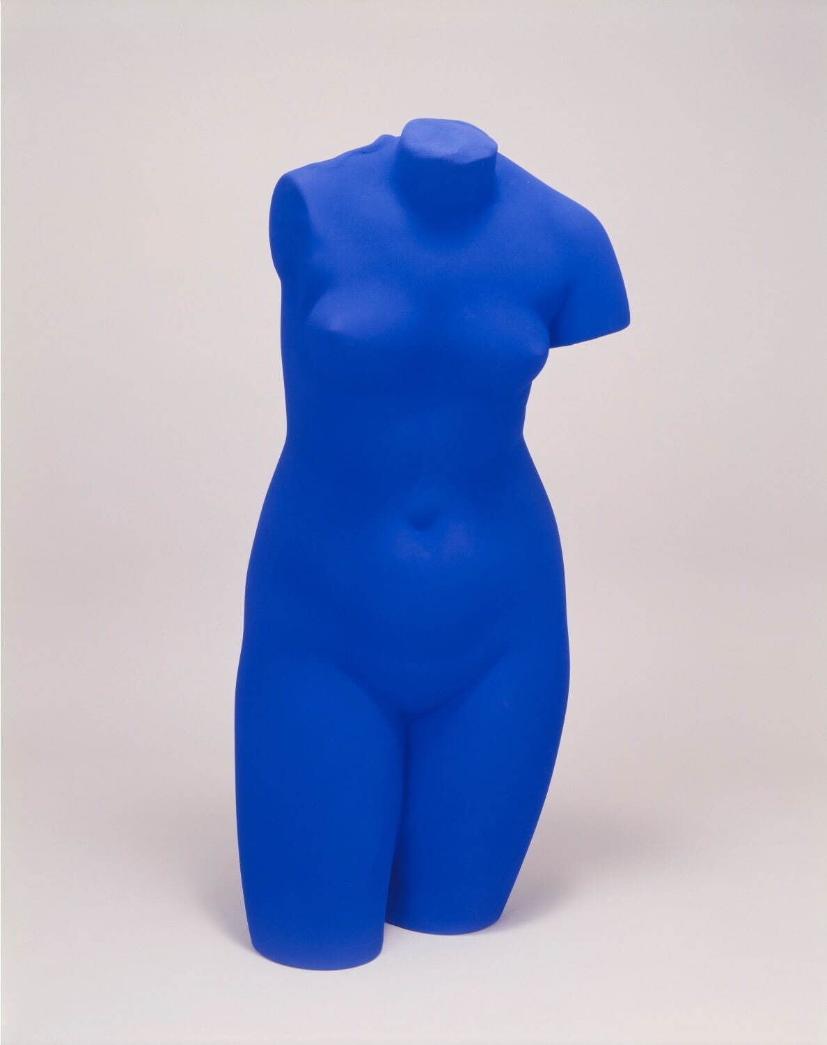 イヴ・クライン 《ブルーのヴィーナス》 1970年