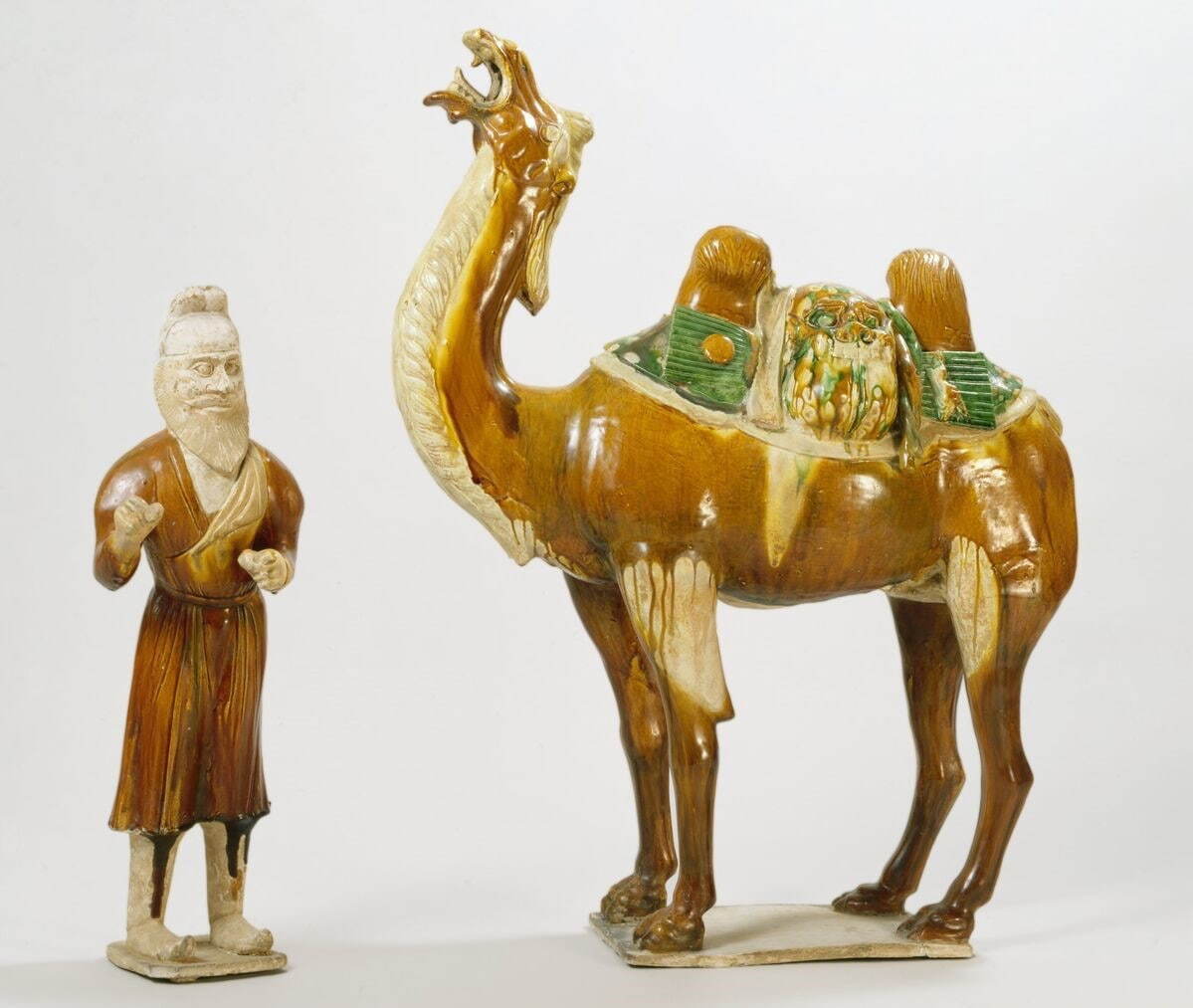 《駱駝・牽駝胡人俑》 中国 8世紀 平山郁夫シルクロード美術館蔵