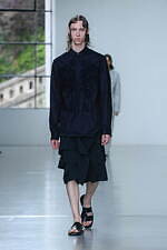 ターク“まるで彫刻”濃密なテープ刺繍を施したメンズウェア、ショート丈ブルゾンやデニムシャツなど｜写真11