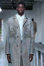 ターク“まるで彫刻”濃密なテープ刺繍を施したメンズウェア、ショート丈ブルゾンやデニムシャツなど｜写真2