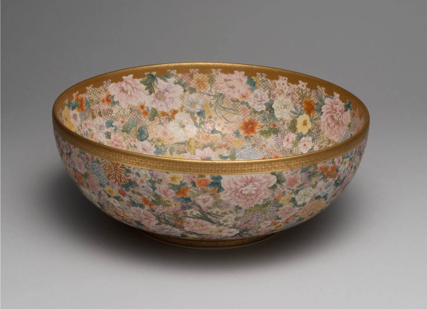 七代錦光山宗兵衛 《花蝶図大鉢》 明治-大正時代 京都国立近代美術館蔵