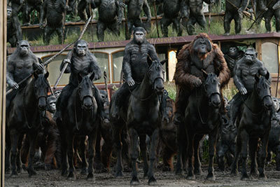 ジェイソン・クラーク｜『猿の惑星：新世紀(ライジング)』公開 - 猿vs人類、前作から10年後の新たな戦い