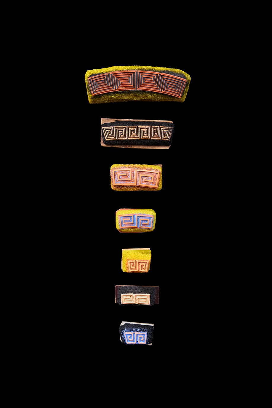 美濃焼“どんぶり”の企画展「ラーメンどんぶり展」ヒグチユウコや横尾忠則らデザインの丼が東京・六本木に｜写真16