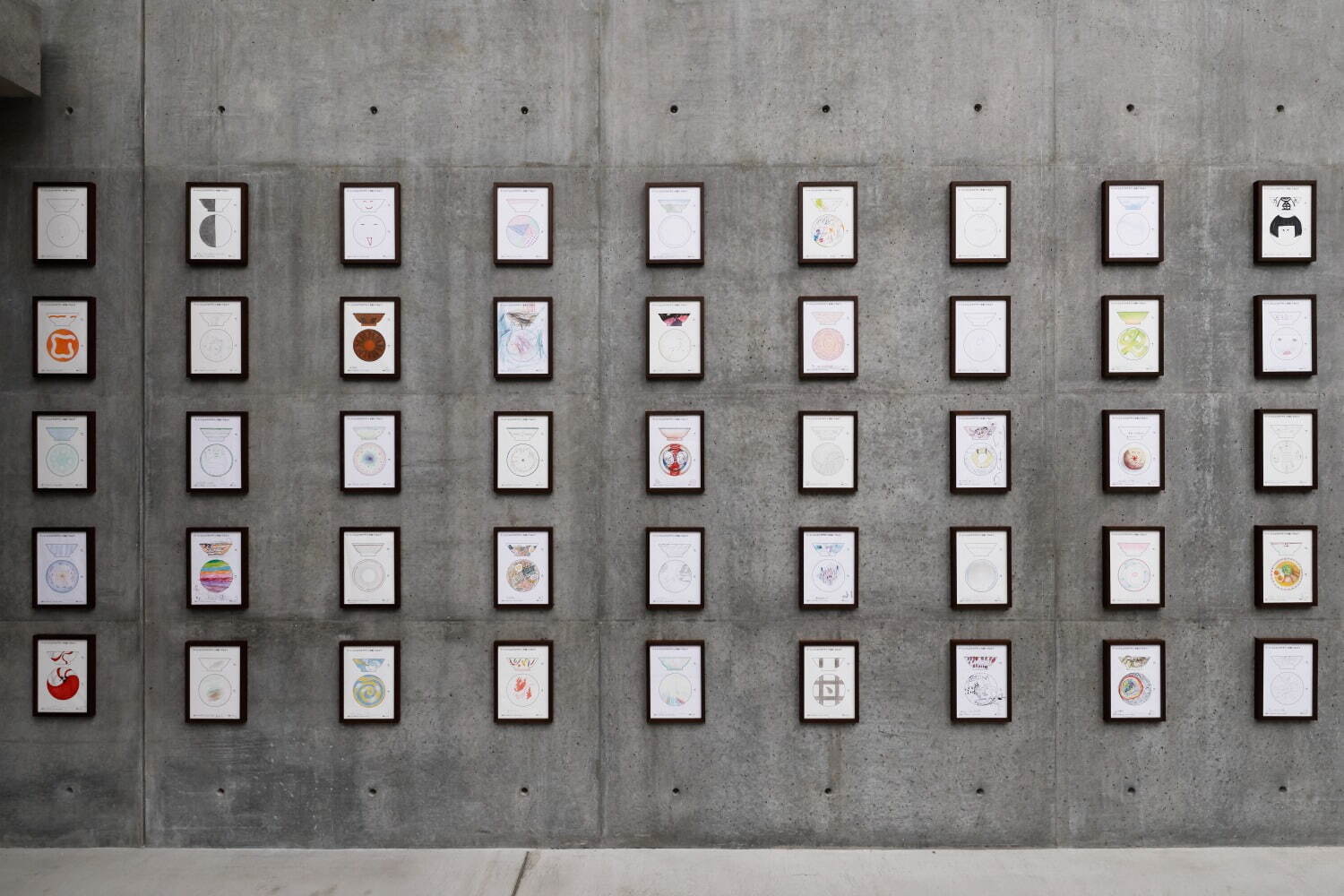 美濃焼“どんぶり”の企画展「ラーメンどんぶり展」ヒグチユウコや横尾忠則らデザインの丼が東京・六本木に｜写真40