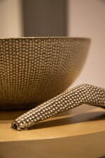 美濃焼“どんぶり”の企画展「ラーメンどんぶり展」ヒグチユウコや横尾忠則らデザインの丼が東京・六本木に｜写真20