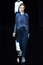 エンポリオ アルマーニ 2015年春夏コレクション - 魅惑のブルーで彩る、モダンなマリンルック｜写真16