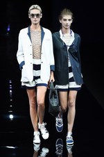 エンポリオ アルマーニ 2015年春夏コレクション - 魅惑のブルーで彩る、モダンなマリンルック｜写真20