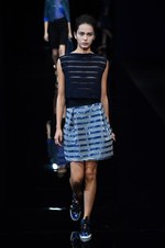 エンポリオ アルマーニ 2015年春夏コレクション - 魅惑のブルーで彩る、モダンなマリンルック｜写真42