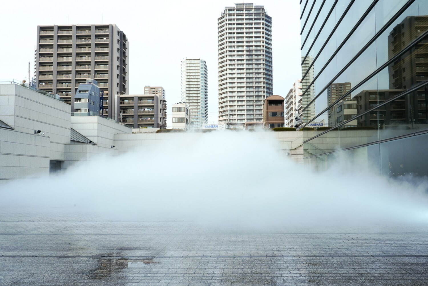 坂本龍一＋中谷芙二子＋高谷史郎 《LIFE-WELL TOKYO》霧の彫刻 #47662 2024年
企画展「坂本龍一｜音を視る 時を聴く」 東京都現代美術館 2024-25年 展示風景