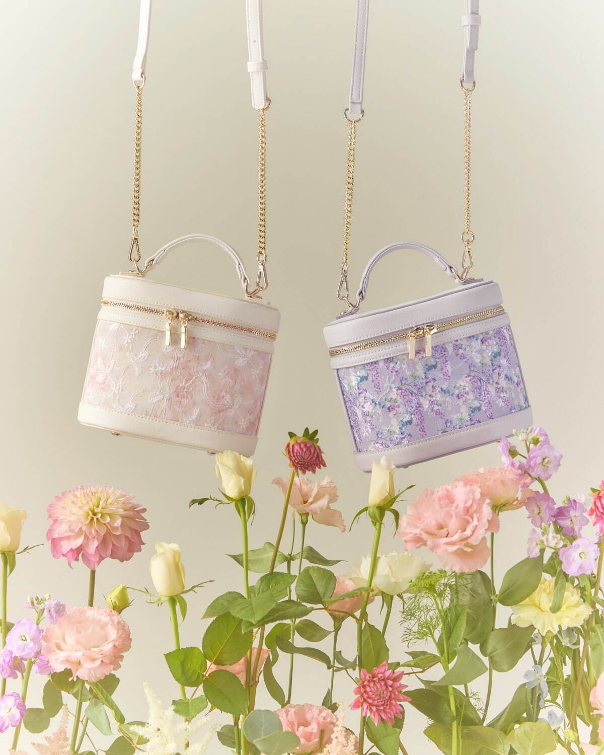 ダイアナ「花束」着想の“パステル花柄”パンプス＆チュールリボン
