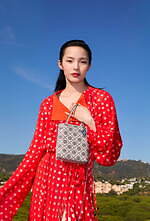 トリー バーチ“クリスタルの蛇”がロゴに巻き付く25年新春ウィメンズショルダーバッグ｜写真38